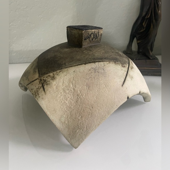 Beautiful & unique handmade bowl Use to display decorative accents on a tabletop - Picture 7 of 8